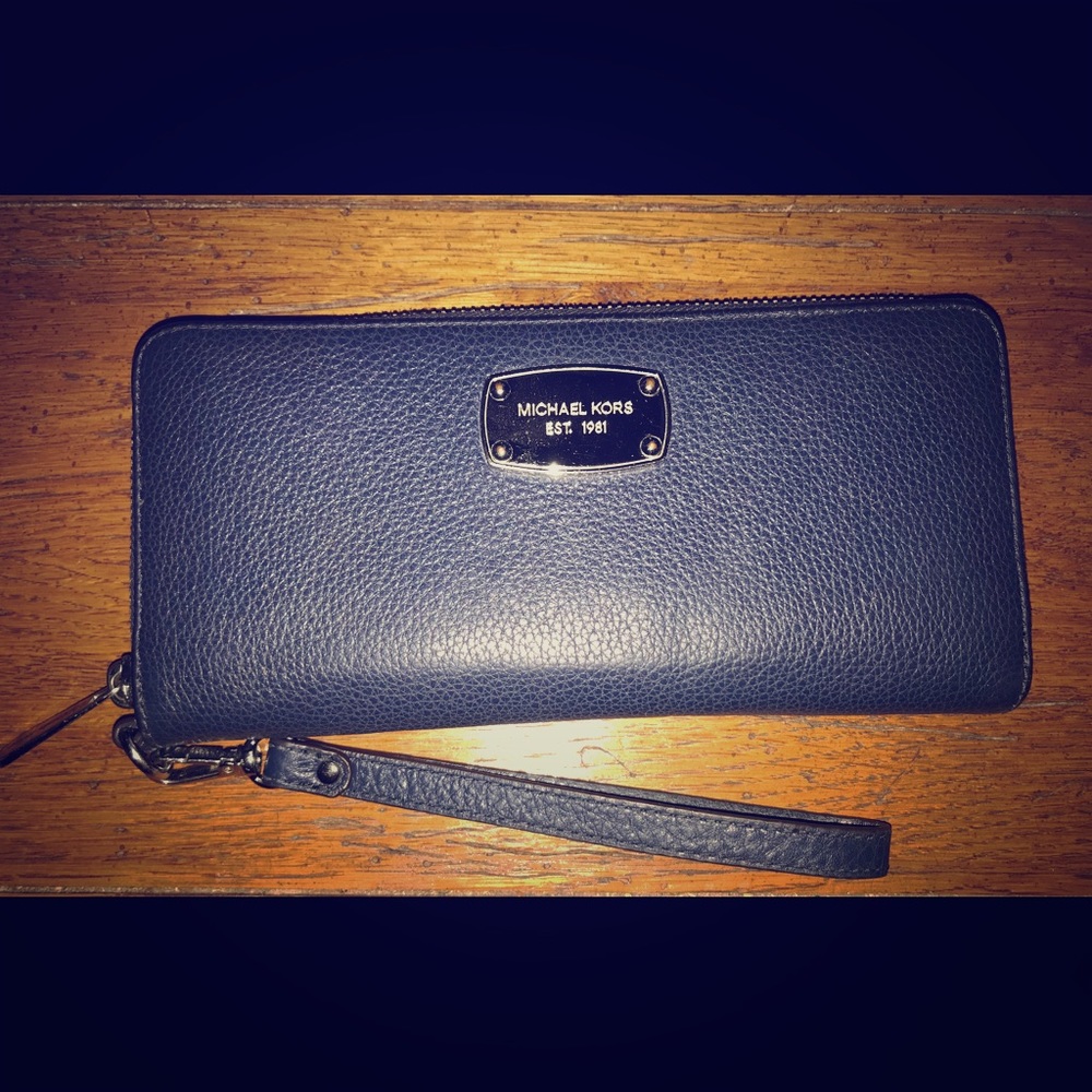 Michael Kors large continental zip wristlet